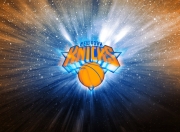 熊猫TV-这是一个非常有创意的关键词组合，将欧洲足球的顶级赛事（西甲国家德比）与篮球的防守战术（尼克斯防守）以及中国的篮球俱乐部（上海队）结合在了一起。这种跨界的唯一性构思，本身就充满了戏剧张力