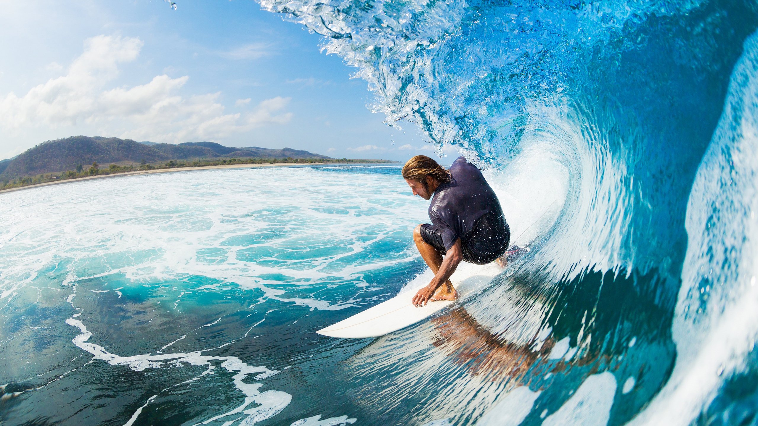 赛道与球场，当F1揭幕战之夜遇见若日尼奥的末节魔法
